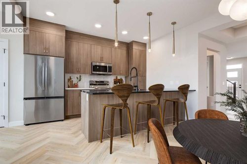 478 River Ave, Cochrane, AB, T4C3B8 | Card Image