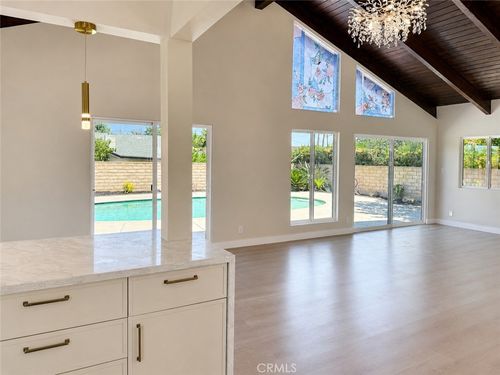 10020 Whitaker Ave, North Hills, CA, 91343-1034 | Card Image