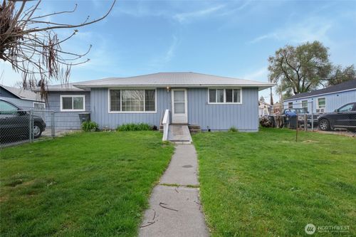 542 N Central Dr, Moses Lake, WA, 98837-1605 | Card Image