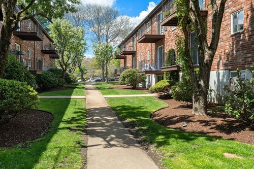 5-24 Westgate Road, Boston, MA, 02132 | Card Image