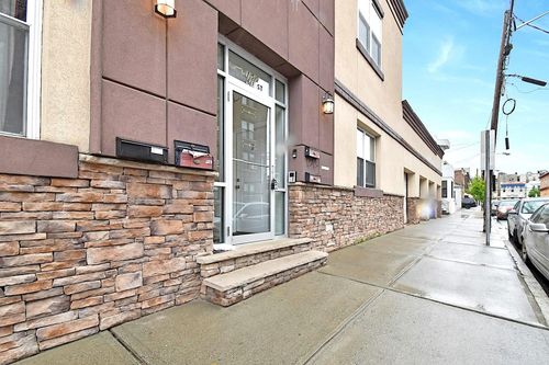 2-1r-150 61st St, West New York, NJ, 07093-2952 | Card Image