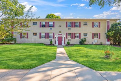 E6 - 324 Post, Home with 1 bedrooms, 1 bathrooms and null parking in Westbury NY | Image 1