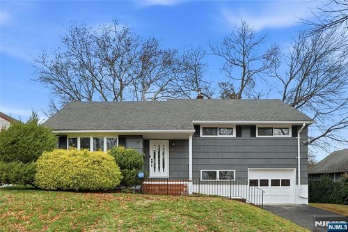 15 Carol Pl, Bloomfield, NJ, 07003-3112 | Card Image