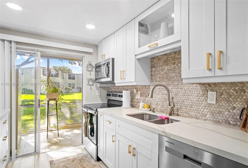 104-19 Abbey Ln, Delray Beach, FL, 33446-1717 | Card Image