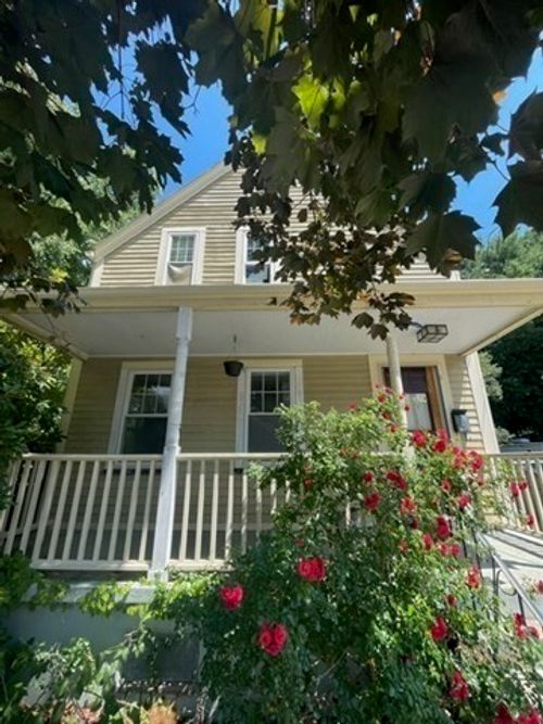 40 Butts St, Newton, MA, 02464-1353 | Card Image