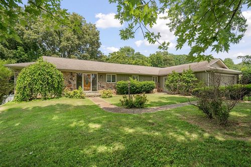 242 Oakland Dr, Sparta, TN, 38583-1411 | Card Image