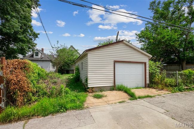 Detached garage with driveway | Image 16
