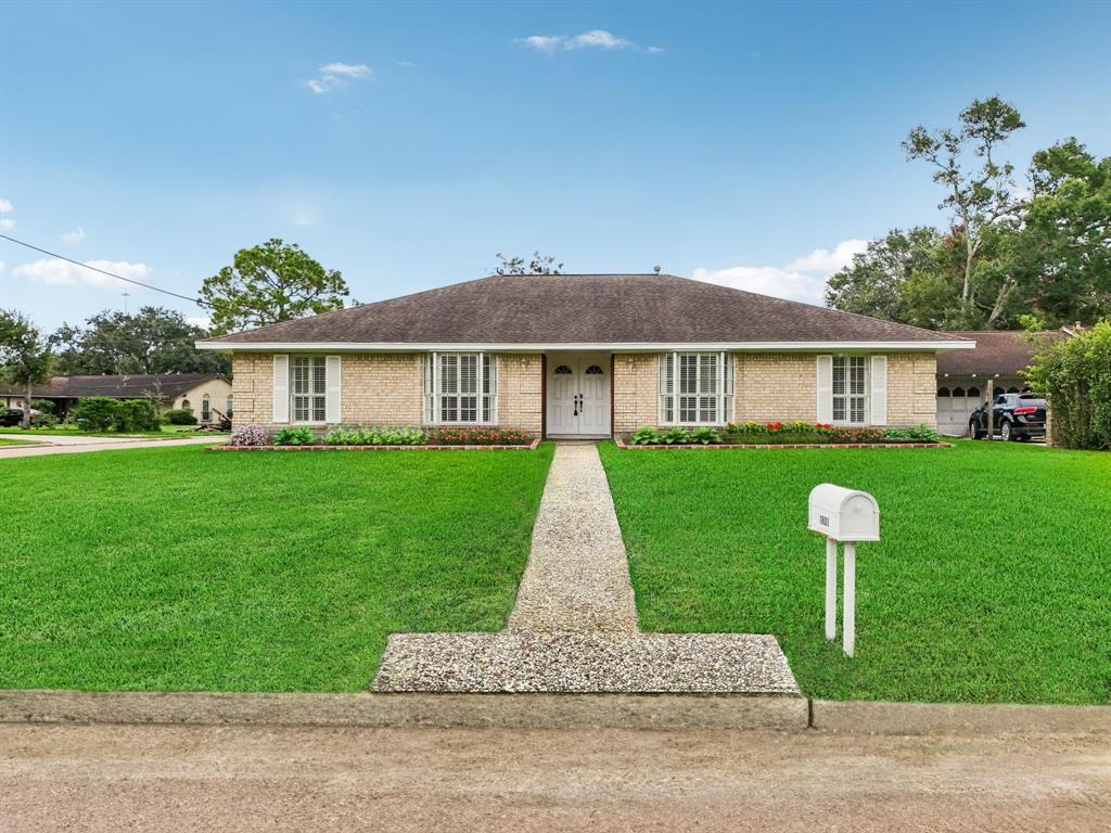 Claiborne Dr, League City, TX 77573