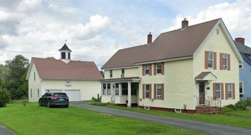 105 Park Ave, Lyndonville, VT, 05851-4402 | Card Image