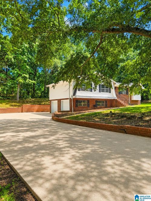 209 Oak Dr W, Trussville, AL, 35173-1919 | Card Image