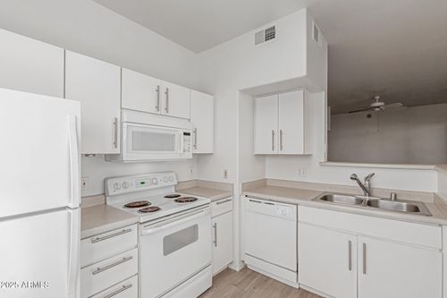 137-3302 N 7th St, Phoenix, AZ, 85014-5445 | Card Image