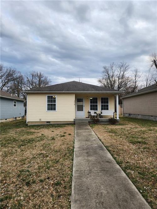 1018 E 16th St, Pittsburg, KS, 66762-3447 | Card Image