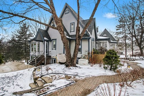 9955 Wiggins Rd, Howell, MI, 48855-9217 | Card Image