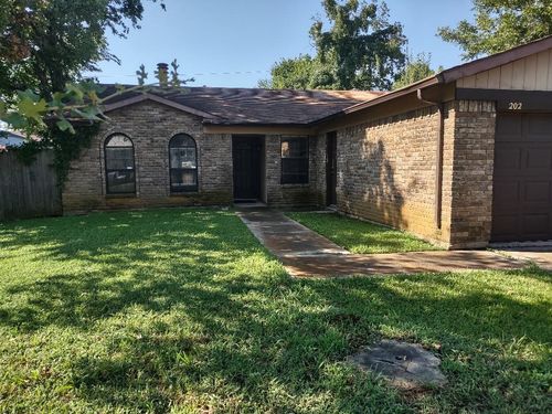 202 Royal Field Dr, Arlington, TX, 76011-5628 | Card Image