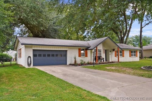 8323 E 117th Pl S, Bixby, OK, 74008-1906 | Card Image