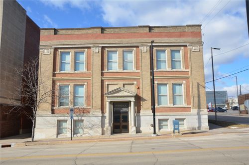 526 2nd Ave Se, Cedar Rapids, IA, 52401-1304 | Card Image