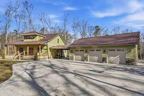 960 Deerwood Dr, Dandridge, TN, 37725-5332 | Card Image