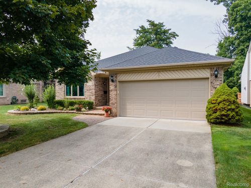 6821 Carriage Creek Dr, Washington Twp, MI, 48094-2806 | Card Image