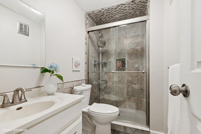 APT-217B - 128 Carriage Way Dr, Condo with 3 bedrooms, 2 bathrooms and 2 parking in Burr Ridge IL | Image 10