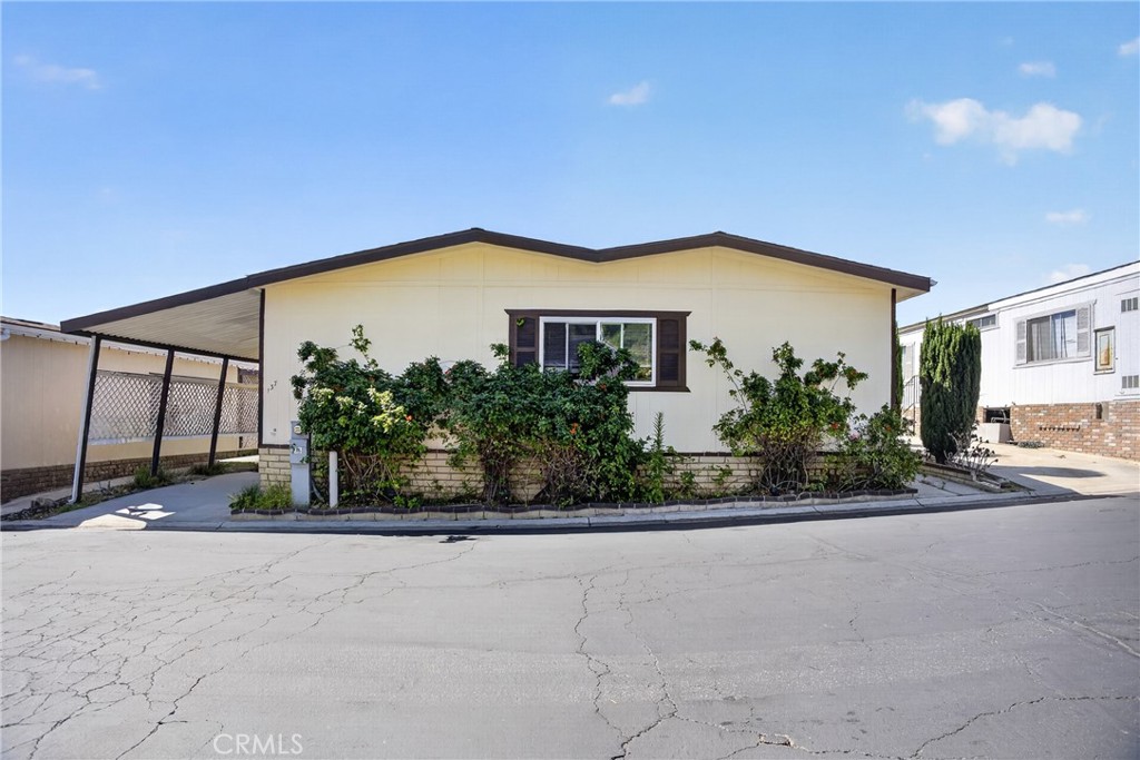 Manufactured In Park in Canoga Park 3
