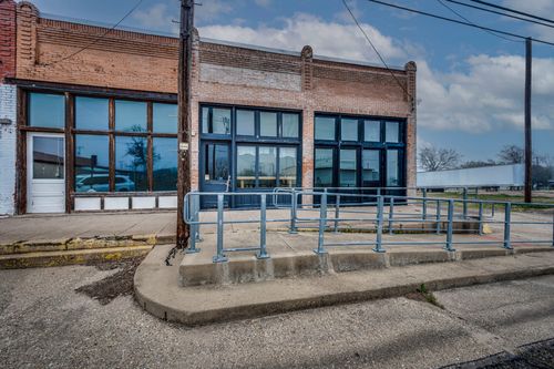 111 N Us Highway 77, Milford, TX, 76670 | Card Image