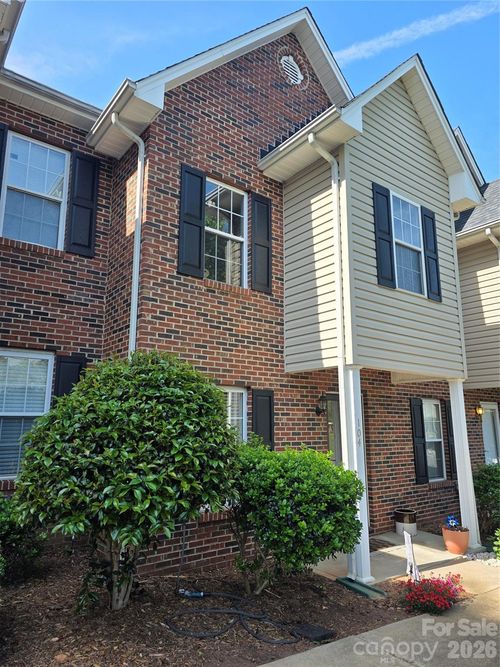104-2240 15th Ave Ne, Hickory, NC, 28601-2944 | Card Image