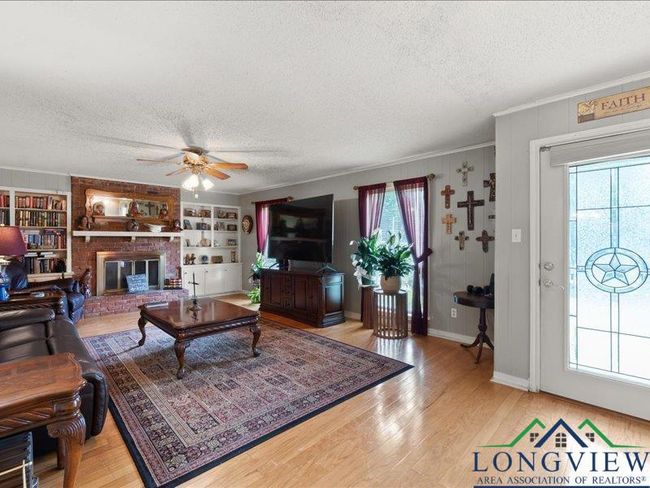 1009 Sequoyah Ln, House other with 3 bedrooms, 2 bathrooms and null parking in Longview TX | Image 5