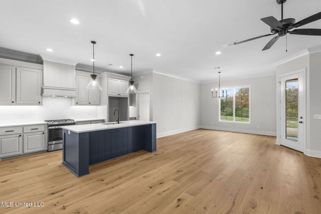 26-web-or-mls-202 Lizzy-16 | Image 23