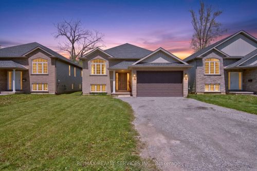 26 Trent Ave, Welland, ON, L3C0E1 | Card Image
