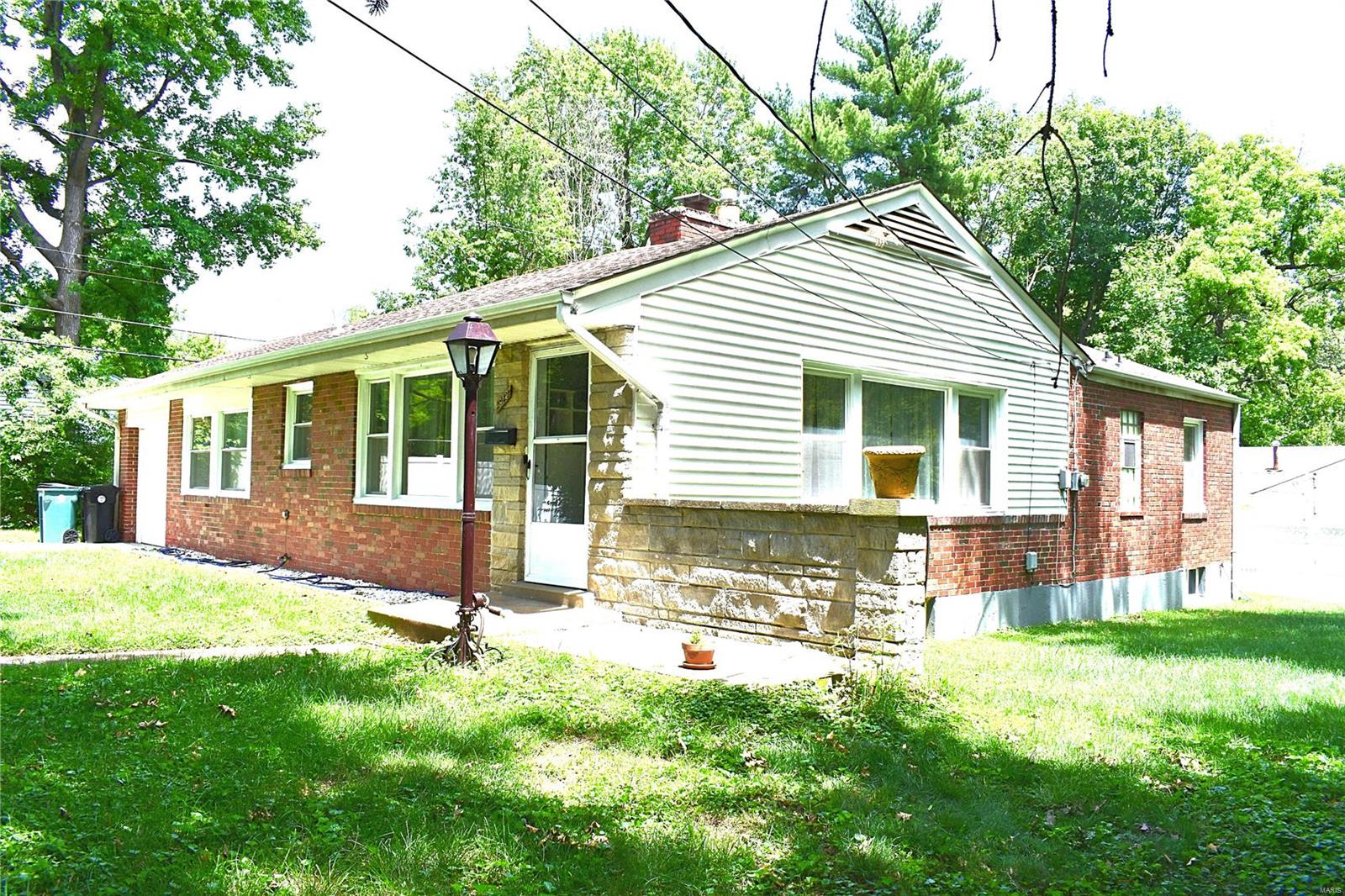 Geyer Rd, Saint Louis, MO 63122