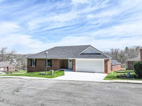 124 Keeneland Cir, Greeneville, TN, 37743-5592 | Card Image