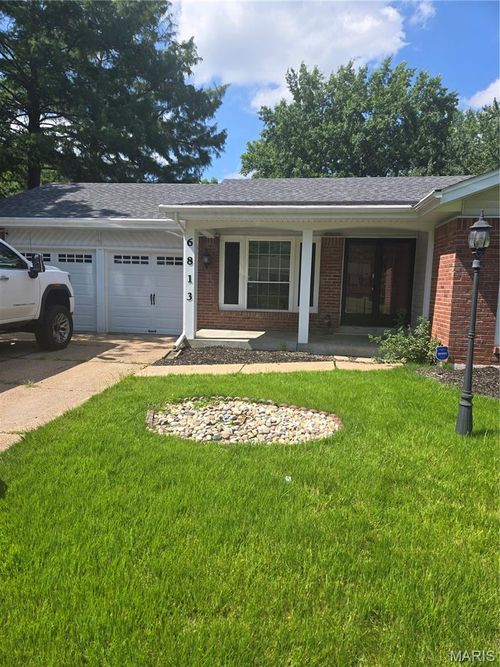 6813 Coachlight Square Ct, Florissant, MO, 63033-5118 | Card Image