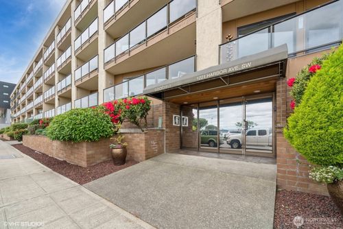 apt-105-1221 Harbor Ave Sw, Seattle, WA, 98116-1745 | Card Image