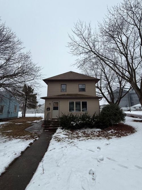 402 E Flynn St, Redwood Falls, MN, 56283-2150 | Card Image