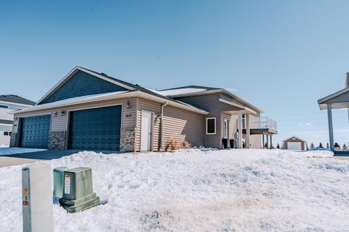 1217 Morningside Dr, Casselton, ND, 58012-3713 | Card Image