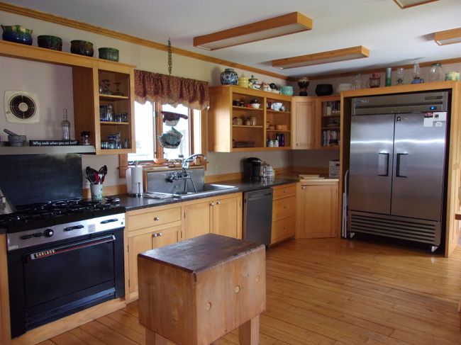 144 Elm St, House other with 5 bedrooms, 5 bathrooms and null parking in Barton VT | Image 4