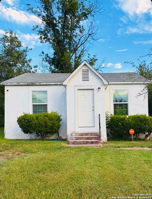 609 E Nopal St, Uvalde, TX, 78801-5409 | Card Image