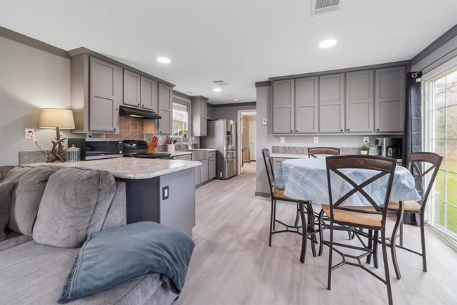 319 Berry Creek Dr, House other with 3 bedrooms, 2 bathrooms and null parking in Caldwell TX | Image 5