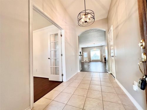 67 N Merryweather Cir, Conroe, TX, 77384-5053 | Card Image