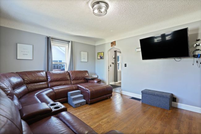246 Lagoon Beach Dr, House other with 3 bedrooms, 2 bathrooms and null parking in Bay City MI | Image 10