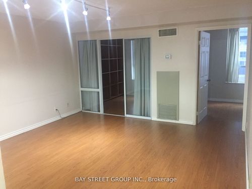 414-711 Bay St, Toronto, ON, M5G2J8 | Card Image