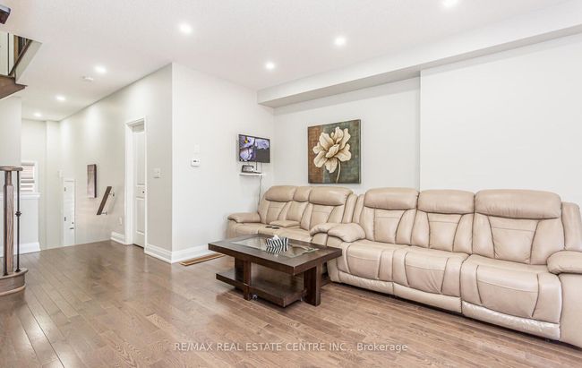 3 Dalbeattie Dr, House attached with 4 bedrooms, 3 bathrooms and 1 parking in Brampton ON | Image 12