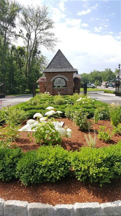 5-5 Yorkshire Ct, Farmington, CT, 06032-2487 | Card Image