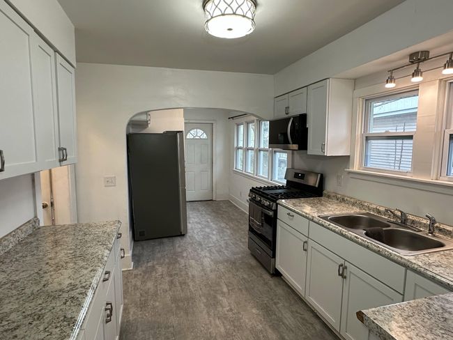 1014 Superior St, House other with 2 bedrooms, 1 bathrooms and null parking in Benton Harbor MI | Image 8