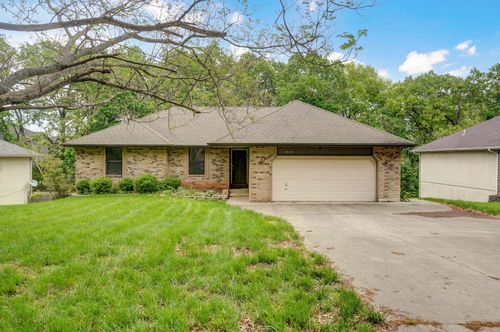 5808 S Honeysuckle Ln, Battlefield, MO, 65619-9486 | Card Image