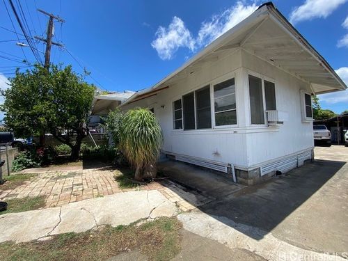 327 Puuhue Pl, Honolulu, HI, 96817-3132 | Card Image