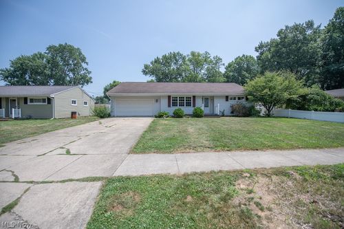 129 S James St, Dover, OH, 44622-2113 | Card Image
