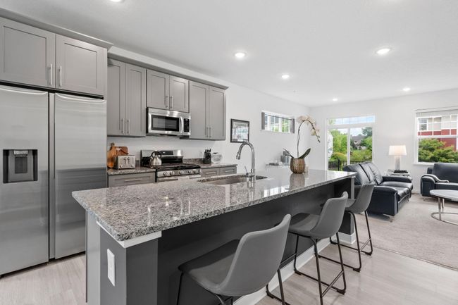 3141 Clover Ridge Dr, Townhouse with 3 bedrooms, 3 bathrooms and null parking in Chaska MN | Image 7