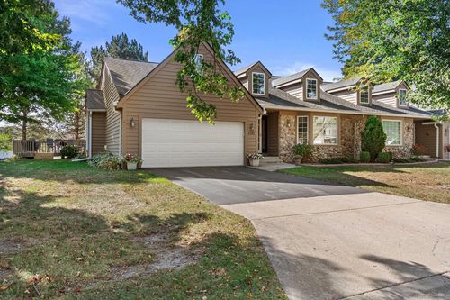 7727 W Maple Ridge Court, Franklin, WI, 53132 | Card Image