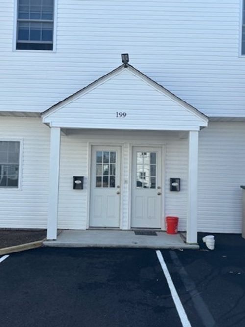 1st-fl-199 Snell St, Fall River, MA, 02721-2727 | Card Image